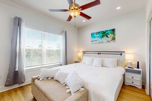 3 bedrooms, iron/ironing board, WiFi - Brilliant beach house located walking distance to beach with community pool (Orange Beach)