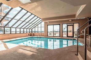 Pool - Spacious condo with views, pool, beach access, & private fishing pier (Orange Beach)