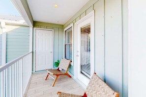 Terrace/patio - Waterfront, gulf view condo by beach with pool, dock & balcony (Orange Beach)