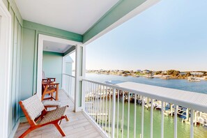 Property grounds - Waterfront, gulf view condo by beach with pool, dock & balcony (Orange Beach)