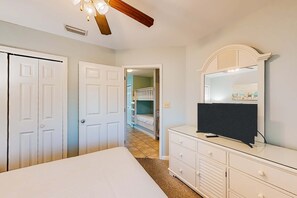 1 bedroom, WiFi, bed sheets - Gulf view condo with pool & fitness center - balcony, open layout, and W/D (Orange Beach)