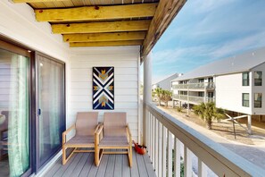 Property grounds - Cozy condo with balcony, pool, & boat launch on the bayou - near the beach (Orange Beach)