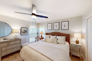 2 bedrooms, iron/ironing board, Internet, bed sheets - Cozy condo with balcony, pool, & boat launch on the bayou - near the beach (Orange Beach)