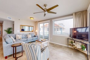 TV - Beachfront corner condo with Gulf-view balcony, pool & beach access (Orange Beach)
