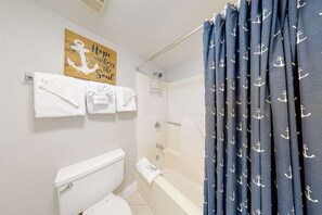 Shower, hair dryer, towels - Gulf-front fourteenth-floor condo with pools, hot tub & great view (Orange Beach)
