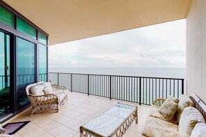 Property grounds - Coastal getaway with beach access, pool, hot tub, lazy river, & balcony (Orange Beach)