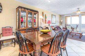 Dining - Beautiful resort condo at the foot of the beach with pool, WiFi, central AC (Orange Beach)