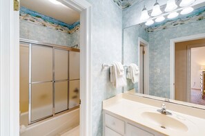 Douche, serviettes fournies