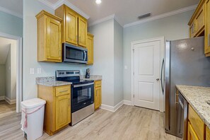 Fridge, microwave, oven, stovetop - Gulfview duplex with panoramic views, large balcony, and internet (Dauphin Island)