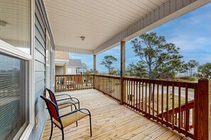 Terrace/patio - Gulfview duplex with panoramic views, large balcony, and internet (Dauphin Island)