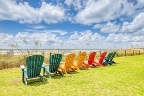 Property grounds - Seaside escape with balcony, WiFi, pools, tennis, steam room, & gym (Orange Beach)
