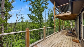 Outdoor dining - Mountain Majesty: Views, Hot Tub, Games, Theater! (Sevierville)