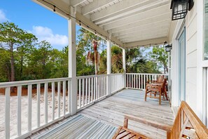 Terrace/patio - Spacious private home with patio, balconies, close to beaches (Gulf Shores)