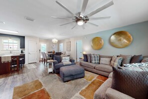 TV, DVD player - Seven Rings, Dog-friendly house with back patio, grill, streaming, washer,dryer (Dauphin Island)