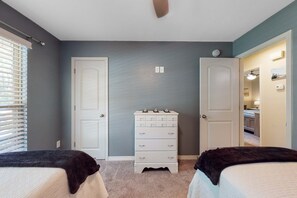 4 bedrooms, iron/ironing board, WiFi, bed sheets - Seven Rings, Dog-friendly house with back patio, grill, streaming, washer,dryer (Dauphin Island)