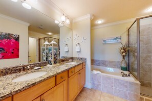 Shower, hair dryer, towels - Beachfront condo with pool, hot tub, W/D, sauna, balcony, and tennis court (Dauphin Island)