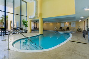 Pool - Beachfront condo with pool, hot tub, W/D, sauna, balcony, and tennis court (Dauphin Island)