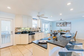 Fridge, microwave, oven, stovetop - Bayfront beauty with a pool, grill, dock, reading room, board games, & AC (Dauphin Island)