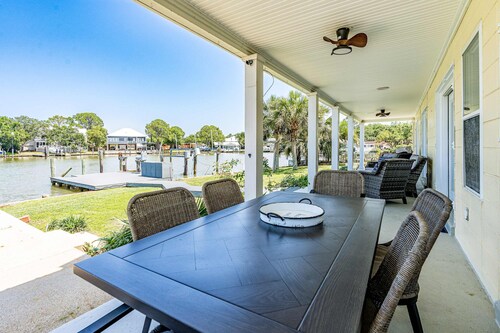Bayfront beauty with a pool, grill, dock, reading room, board games, & AC