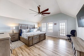 5 slaapkamers, een strijkplank/strijkijzer, wifi, beddengoed