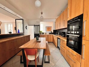 Fridge, microwave, oven, dishwasher - Beautiful apartment in the heart of La Rochelle (La Rochelle)