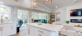 Modern dog-friendly home in the heart of island with hot tub & screened lanai