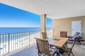 Outdoor dining - Gulf-front 15th-floor condo with balcony, pools, hot tub, AC, beach views, gym (Orange Beach)