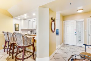 Interior - Gulf-front 6th-floor condo with balcony, pool, hot tub, & sauna - beach access (Orange Beach)