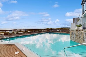 Pool - Gulf-front 6th-floor condo with balcony, pool, hot tub, & sauna - beach access (Orange Beach)