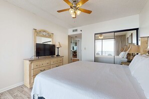 3 bedrooms, WiFi, bed sheets - Gulf-Front Beach Condo w/Balcony, Shared Pool, Hot Tub, A/C, Views, & Gym (Orange Beach)