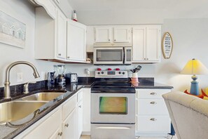 Fridge, microwave, oven, stovetop - Ideal beachside getaway on ground floor with 3 pools - walk 600' to sand (Orange Beach)