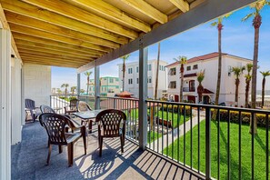 Property grounds - Condo with partial Gulf views, shared outdoor pool, sun deck & private beach access (Orange Beach)