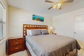 3 bedrooms, iron/ironing board, WiFi, bed sheets - Condo with partial Gulf views, shared outdoor pool, sun deck & private beach access (Orange Beach)