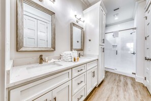 Shower, hair dryer, towels - Elegant beachfront home w private plunge pool - steps from the sand (Orange Beach)