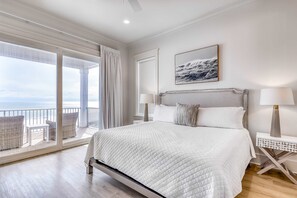 8 bedrooms, iron/ironing board, WiFi, bed sheets - Elegant beachfront home w private plunge pool - steps from the sand (Orange Beach)