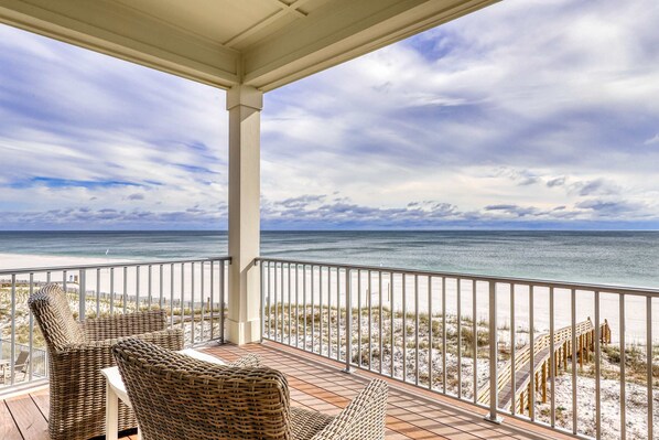 Property grounds - Elegant beachfront home w private plunge pool - steps from the sand (Orange Beach)