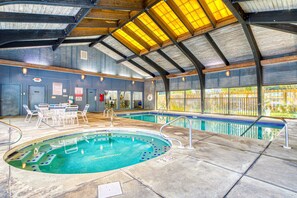 Pool - Gulf front condo w unobstructed beach views - shared pools, hot tub, & tennis (Orange Beach)