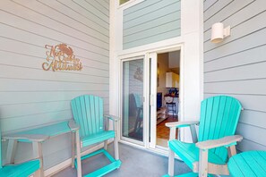 Terrace/patio - Spacious condo near the beach with great view, bonus loft, and shared pool (Orange Beach)