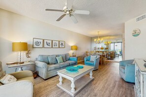 TV - Gulf front condo w/ a shared hot tub, pools, tennis - snowbirds welcome (Orange Beach)