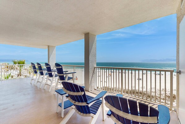 Property grounds - Waterfront condo with pools, a hot tub & tennis - snowbird-friendly (Orange Beach)