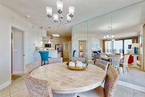Dining - Waterfront condo with pools, a hot tub & tennis - snowbird-friendly (Orange Beach)