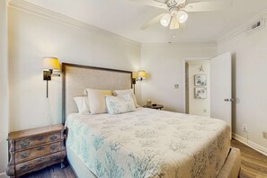 3 bedrooms, WiFi - High-rise, Gulf-front condo with a balcony, pools, gym & tennis (Orange Beach)