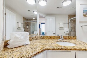 Shower, towels - Gorgeous beachfront condo with open layout, pools, tennis, & gym (Orange Beach)