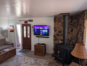 Smart TV - Cozy Tahoe Cabin with EV charger (South Lake Tahoe)