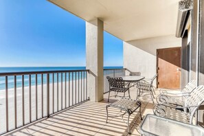 Property grounds - Waterfront corner condo with shared pools, wrap-around balcony, & tennis courts (Orange Beach)