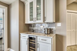 Fridge, microwave, oven, stovetop - Gorgeous gulf-view condo w/ indoor & outdoor pools Sauna & boardwalk (Orange Beach)
