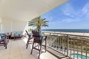Property grounds - Unique Gulf-front condo with beach access, great views, resort style pools and sauna (Orange Beach)