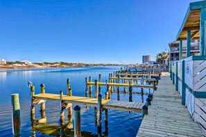 Marina - Gulf front condo with pool and beach access - breath taking balcony views (Orange Beach)