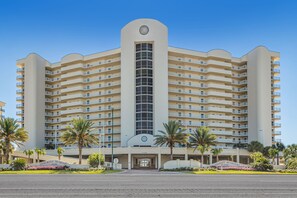 Exterior - Beachfront condo with amazing views overlooking the Gulf of America featuring resort style pools. (Orange Beach)