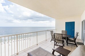 Outdoor dining - Beachfront condo with amazing views overlooking the Gulf of America featuring resort style pools. (Orange Beach)